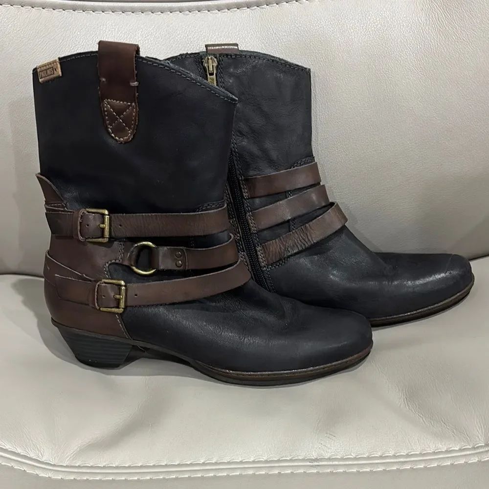 Pikolinos Black and Brown Women's Ankle Boots